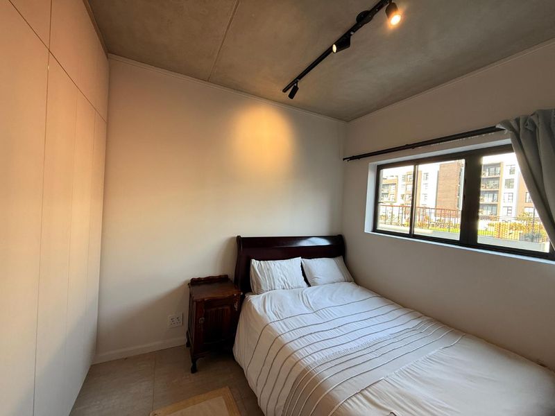 Ultra-Modern 2 Bedroom, 2 Bathroom Apartments in Waterkloof! - Photo 9