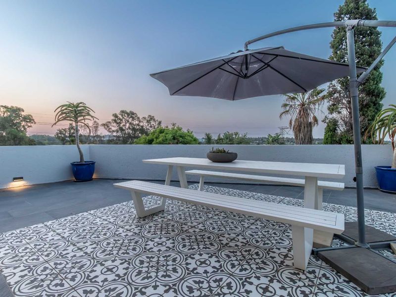 Exceptional 5 Bed Family Home in Hurlingham Manor - Photo 3