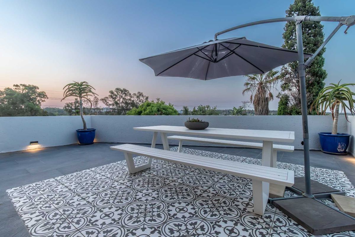 Exceptional 5 Bed Family Home in Hurlingham Manor - Photo 3