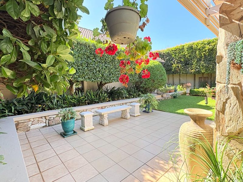 Tri Mandate - Rare find in Midfield Estate - Photo 3