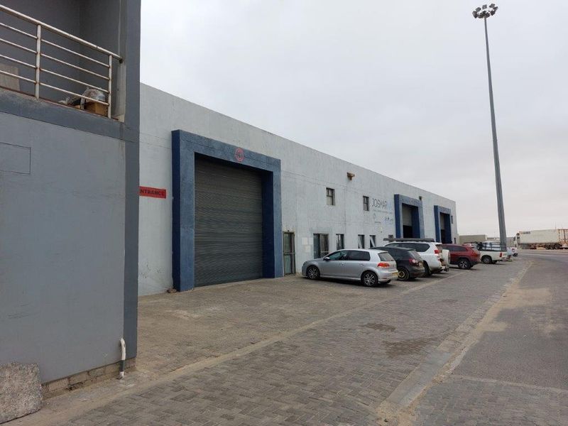 Amazing fully developed Industrial Property with lots of potential 💢 - Photo 4