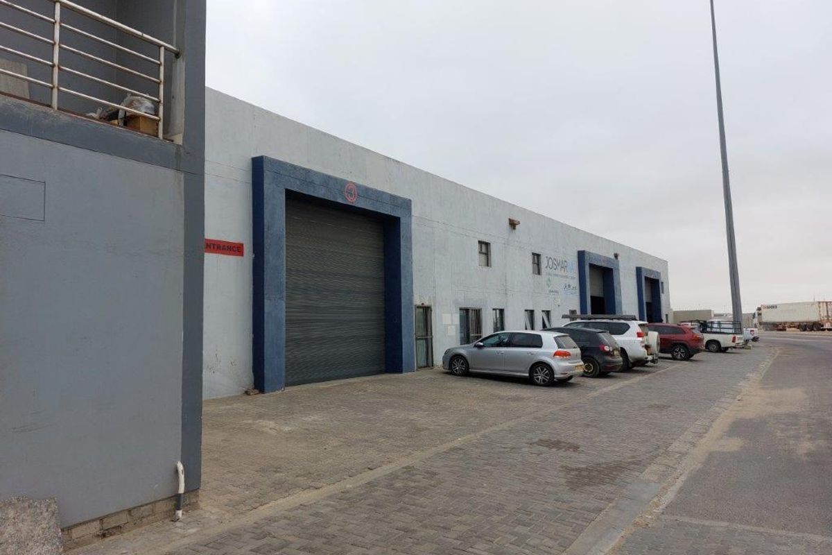 Amazing fully developed Industrial Property with lots of potential 💢 - Photo 4