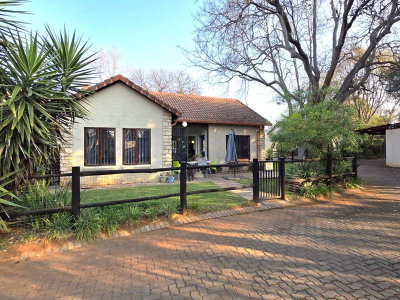 2  Bedroom Townhouse in The Coves Estate - Photo 1