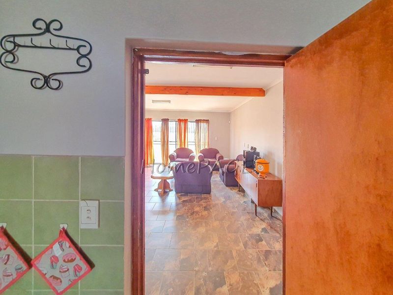 Ext 6, Henties Bay:  3 Bedr Home with 4 Car Garage is for Sale - Photo 9