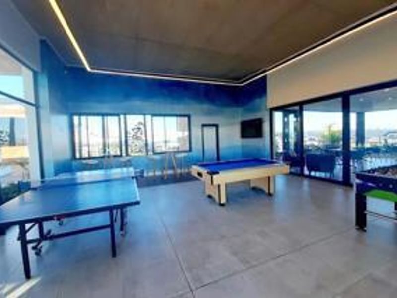 Stunning 3 Bedroom Unit - Photo 7