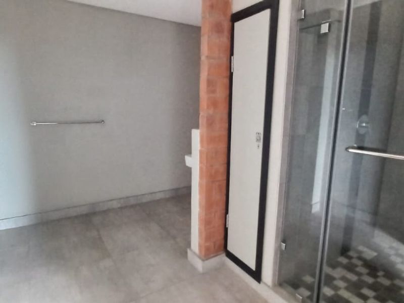 Stylish 3-Bedroom Loft Apartment – Modern Living Across Two Levels - Photo 7