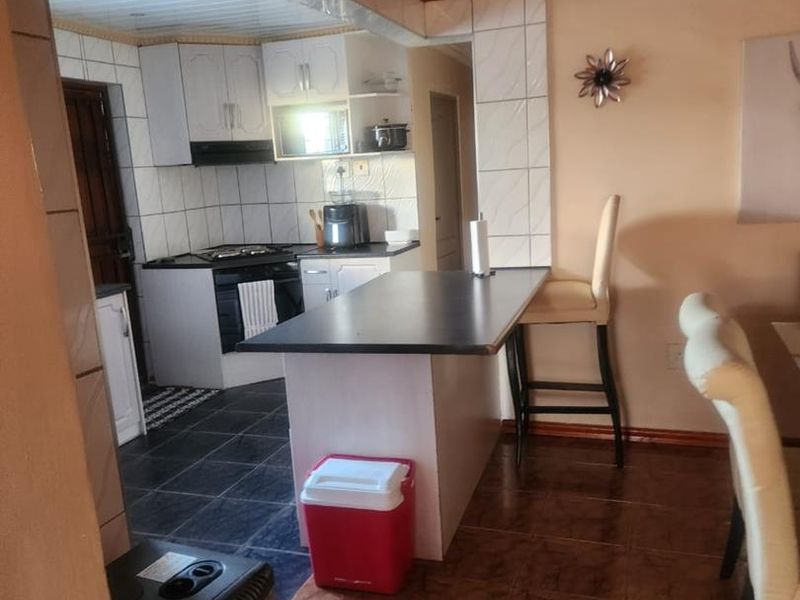 2 Bedroom House for Sale in Nyanga - Photo 8