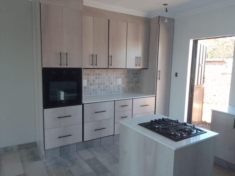 New Modern Secure Face-brick townhouse in the peaceful area of Riversdale - Photo 7