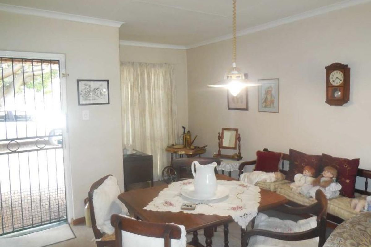 3 bedroom townhouse - Photo 3