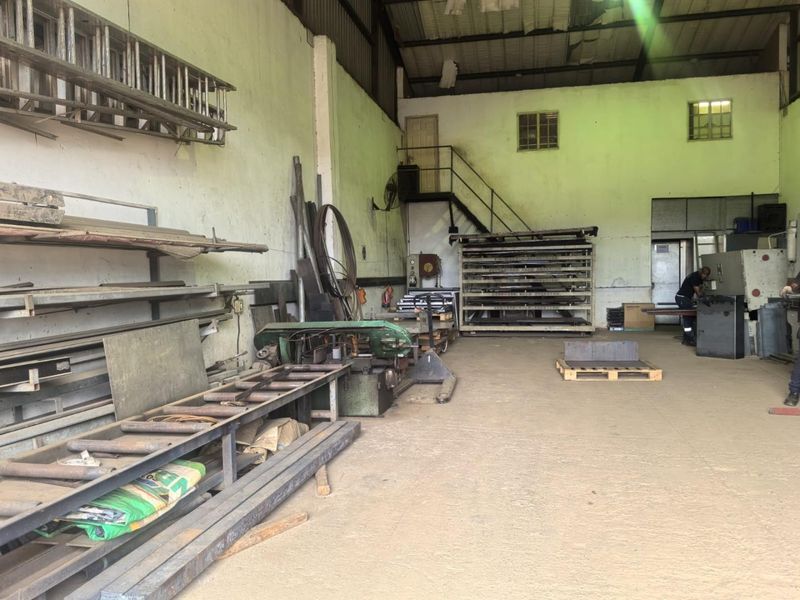 Versatile Industrial Warehouse &amp; Yard in Queensmead Industria, Queensburgh - Photo 1