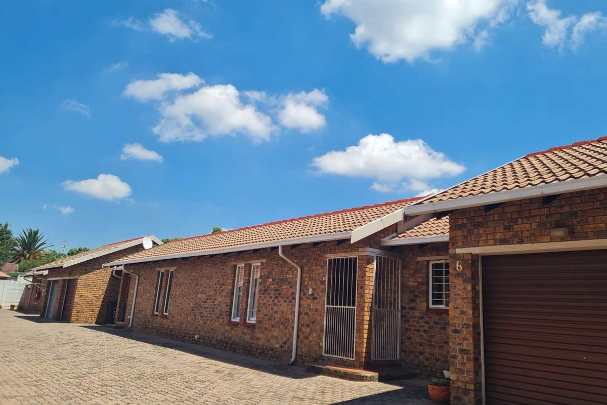 Simplex Town House - Photo 2