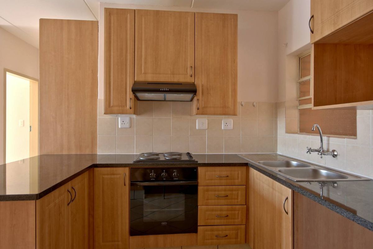Load Shedding Free Living - The Ideal Lock Up and Go Home! - Photo 3