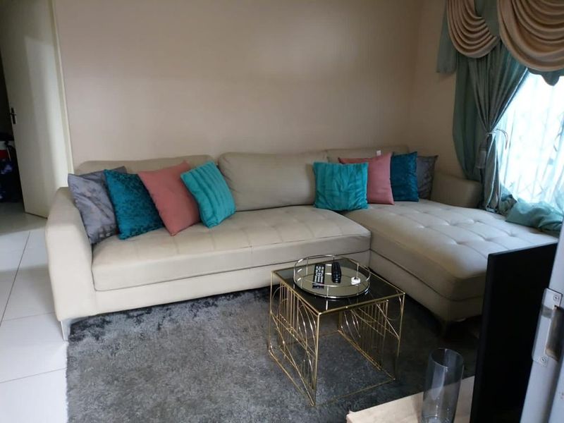 Riverside View Home - R 850 000! - Photo 5