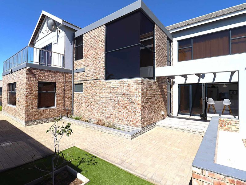 5-Bedroom House with Study Room for sale, Kramersdorf (Swakopmund, Namibia) - Photo 8