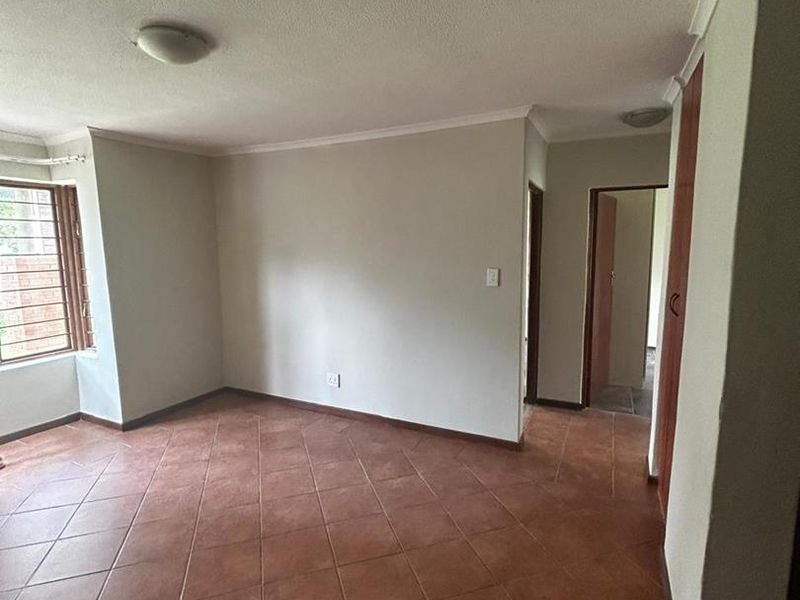 **Charming 2-Bedroom Apartment for Sale in 21 Zambezi Estates** - Photo 4