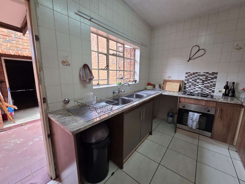 Room to Live, Space to Entertain – Pet-Friendly Duplex with a Private Garden. - Photo 6