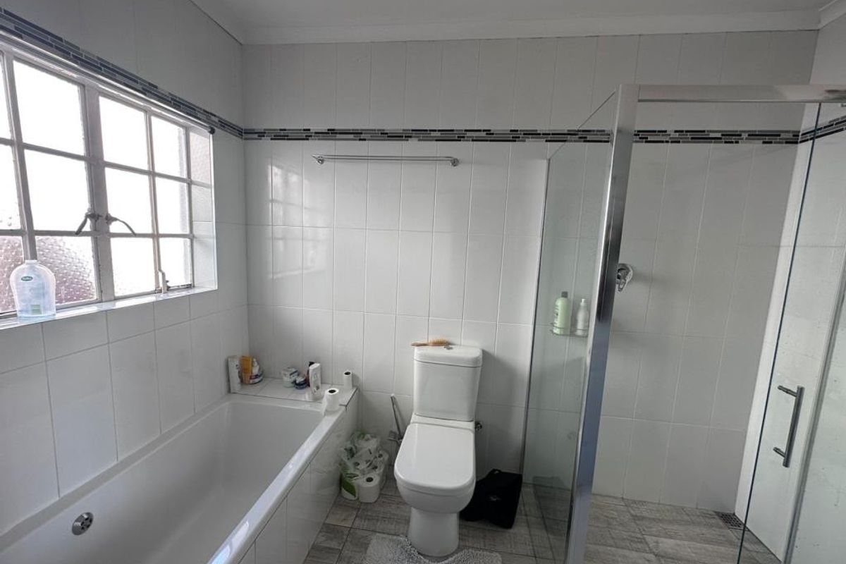 Spacious 4 Bedroom Family home with a cottage! - Photo 5