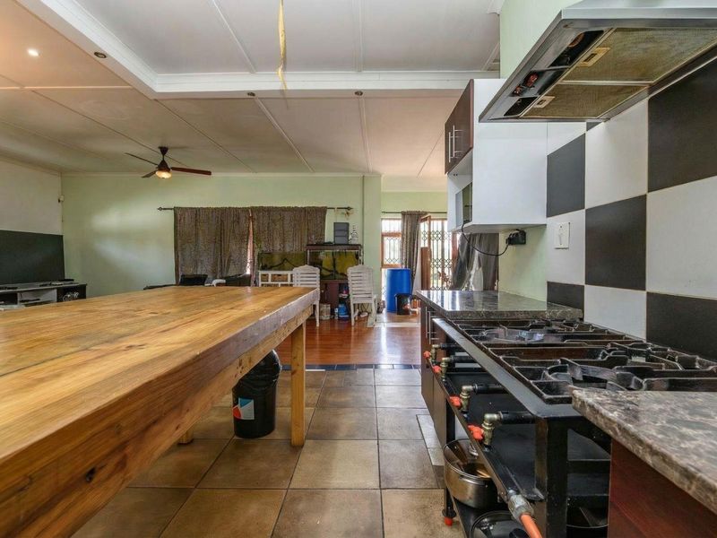 Spacious Family Home with Multiple Dwellings in sought-after Lloyd Road - Photo 6