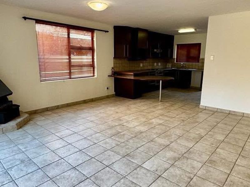 TO RENT - Photo 1