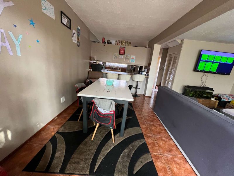 SPACIOUS PROPERTY WITH LARGE GARDEN - THE OPPORTUNITY TO CREATE YOUR OWN DREAM! - Photo 4