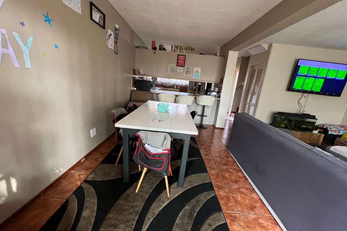 SPACIOUS PROPERTY WITH LARGE GARDEN - THE OPPORTUNITY TO CREATE YOUR OWN DREAM! - Photo 4