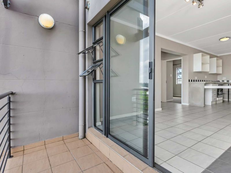 2 BEDROOM 1 BATHROOM MODERN APARTMENT - Photo 10