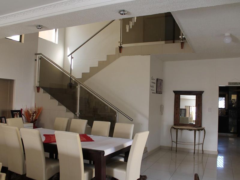STUNNING MODERN DOUBLE-STOREY HOME FOR SALE IN CIMBEBASIA. - Photo 9