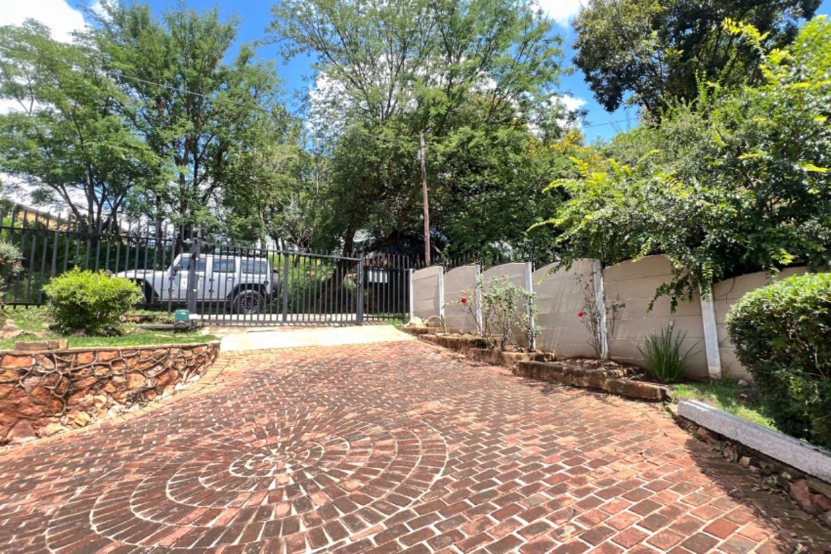 Prime Location Gem: Your Dream Family Home Awaits!" - Photo 2