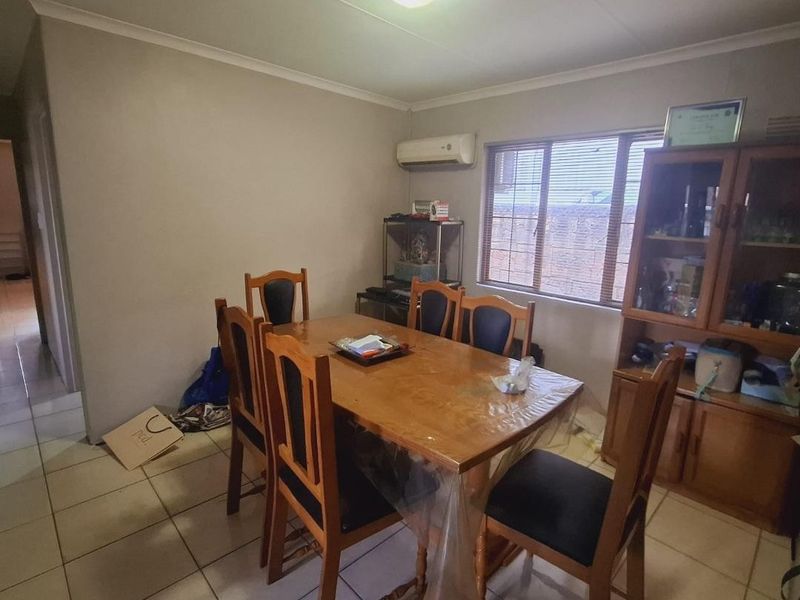 Spacious 3-Bed Home with Parking in Escombe - Photo 6