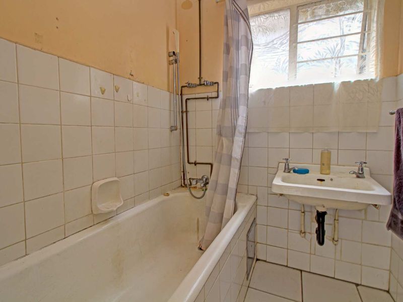 Generous Space ,Your New Home Awaits - Photo 9