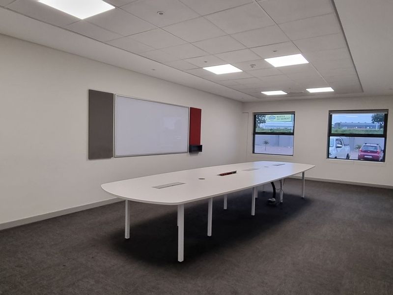 1 097m2 Louwlardia Centurion Office To Let - Photo 3