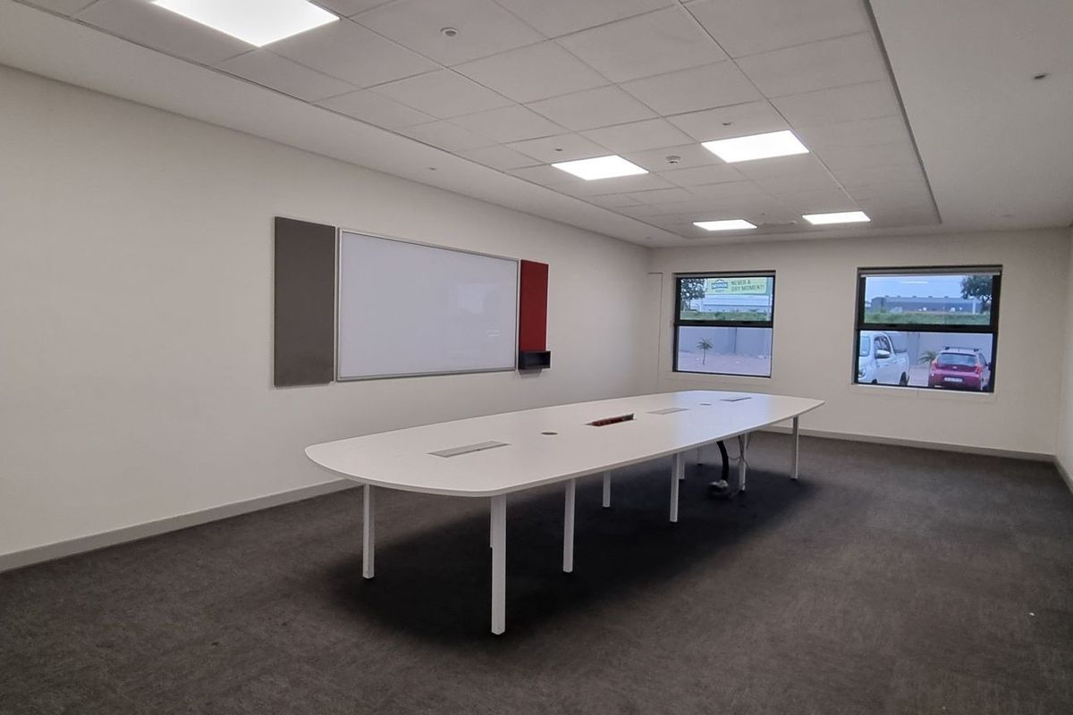 1 097m2 Louwlardia Centurion Office To Let - Photo 3