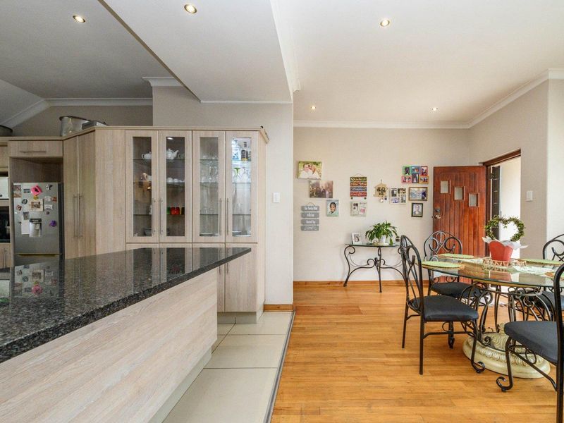 Stunning Family Home or Excellent Investment - Serious Seller - Photo 4