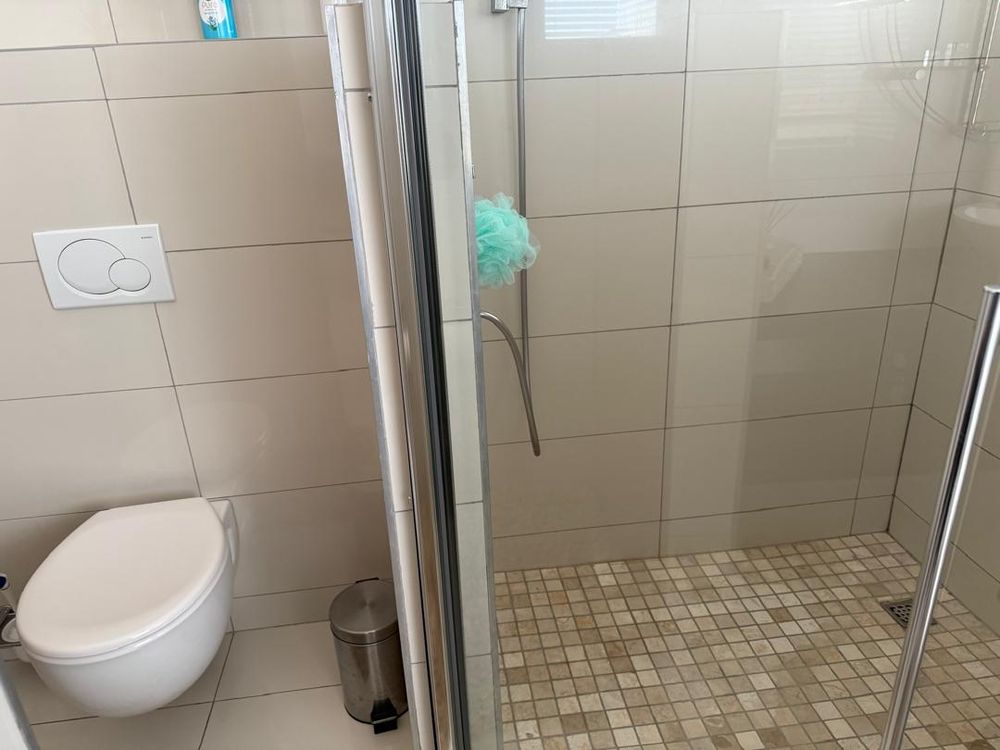 Bedroom 3 en-suite bathroom 