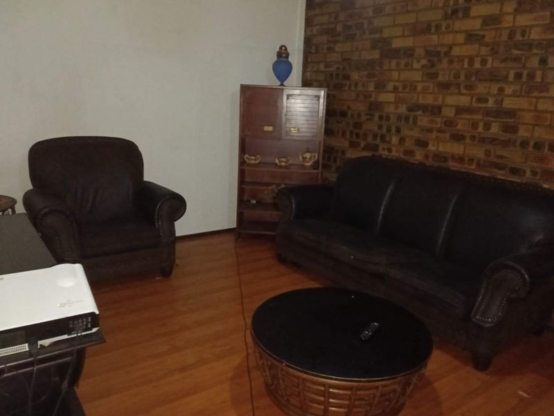 House For Sale in Crystal Park - Photo 10
