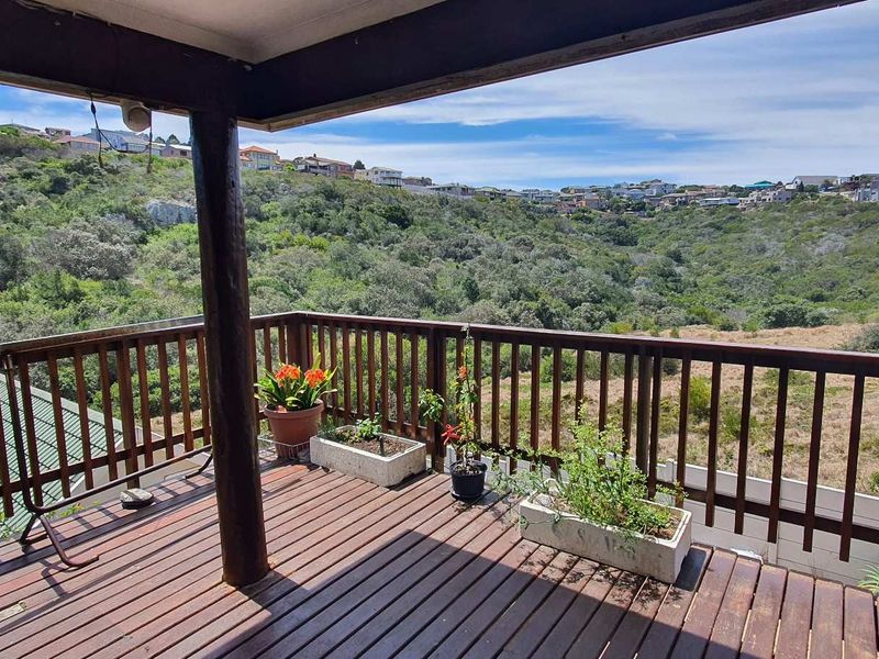 Charming 2-Bedroom Residence with Separate Flatlet and Stunning Valley Views - Photo 2