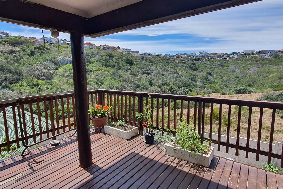 Charming 2-Bedroom Residence with Separate Flatlet and Stunning Valley Views - Photo 2