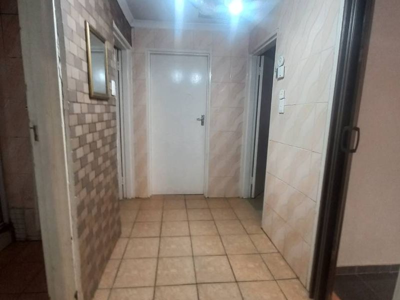 Lovely Starter Home - Photo 3