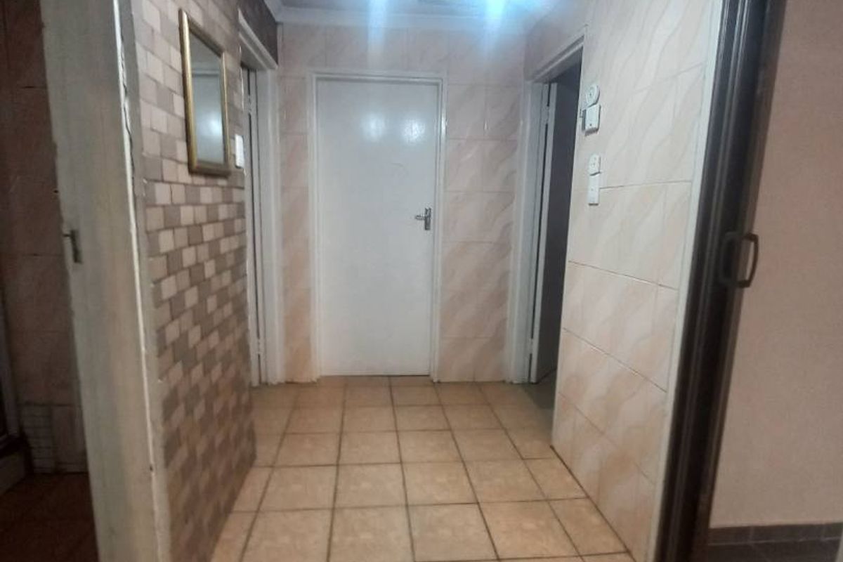 Lovely Starter Home - Photo 3