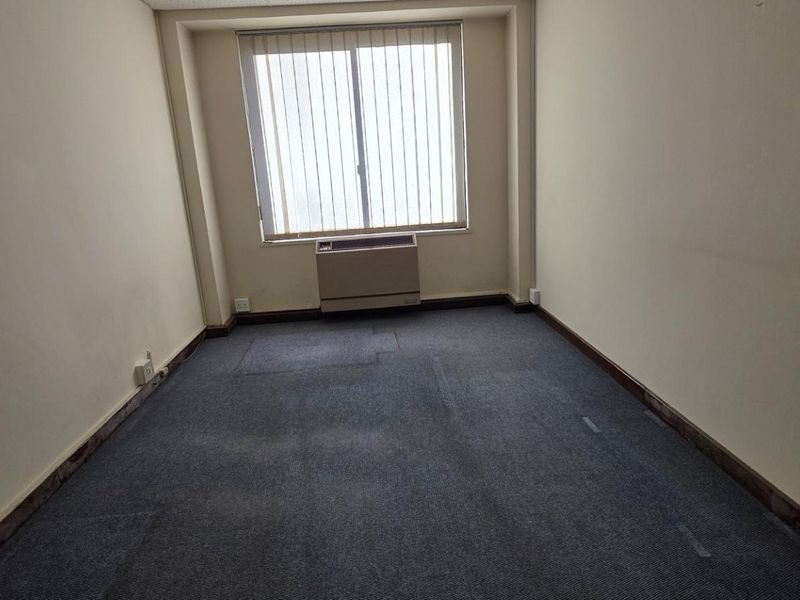151m2 of Office Space TO LET - Photo 5
