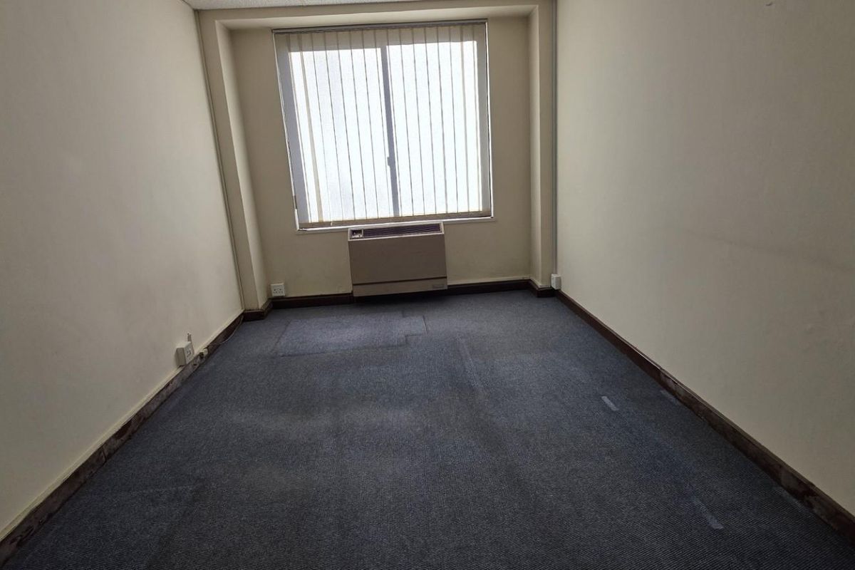 151m2 of Office Space TO LET - Photo 5