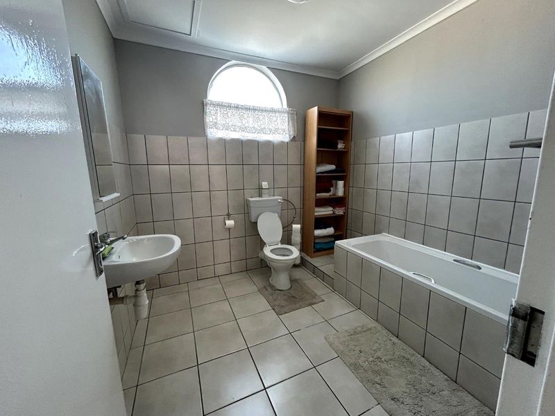 6-Bedroom Double-Storey House - Photo 5