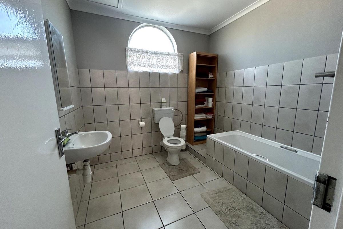 6-Bedroom Double-Storey House - Photo 5