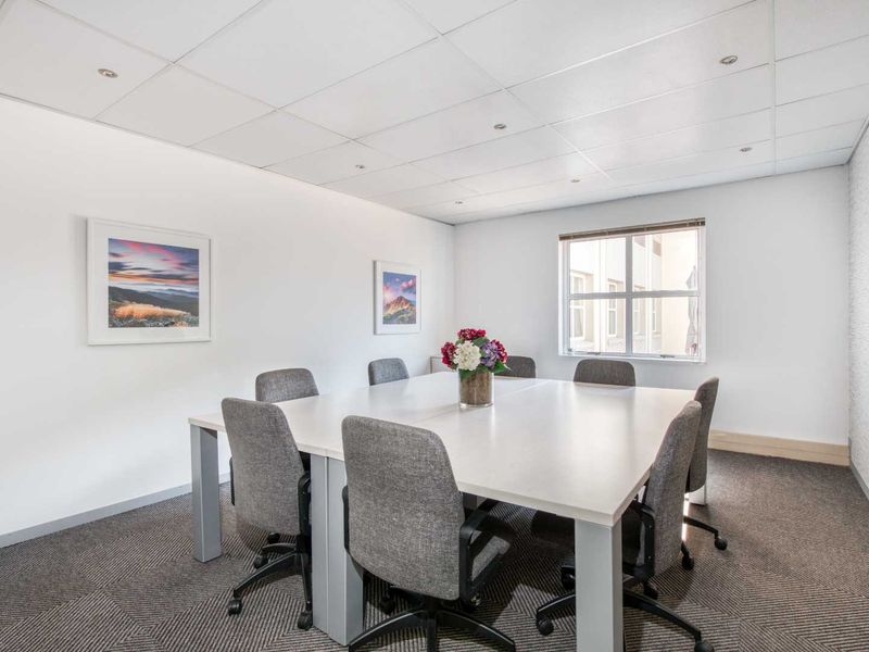 Private office space for 3 persons in Regus Bryanston Cedarwoods - Photo 7