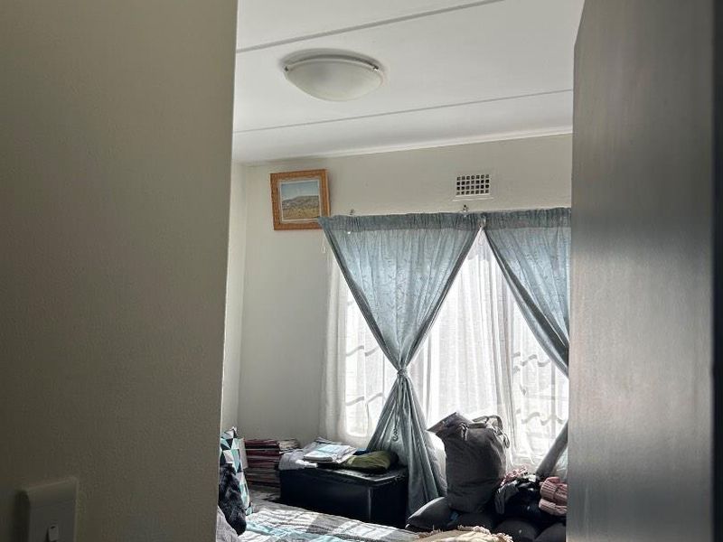 2 Bedroom Apartment in Lotus gardens - Photo 5