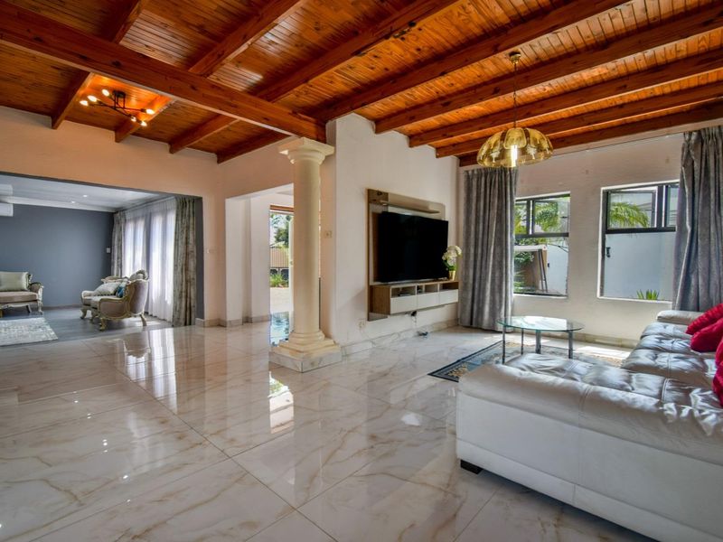 Four bedroom family home in Waterkloof Ridge Estate - Photo 10