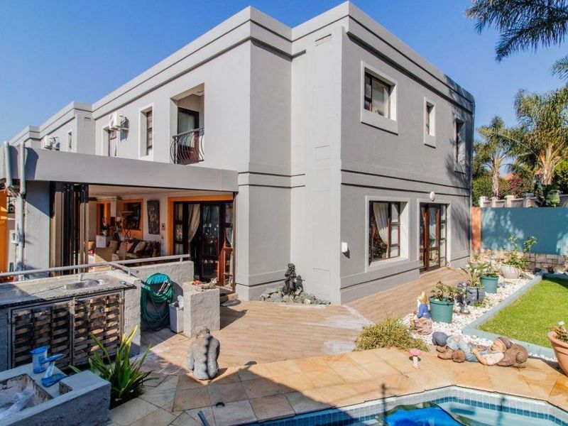 Stylish 3-Bedroom Home in Exclusive Vita Paz, Bedfordview - Photo 2