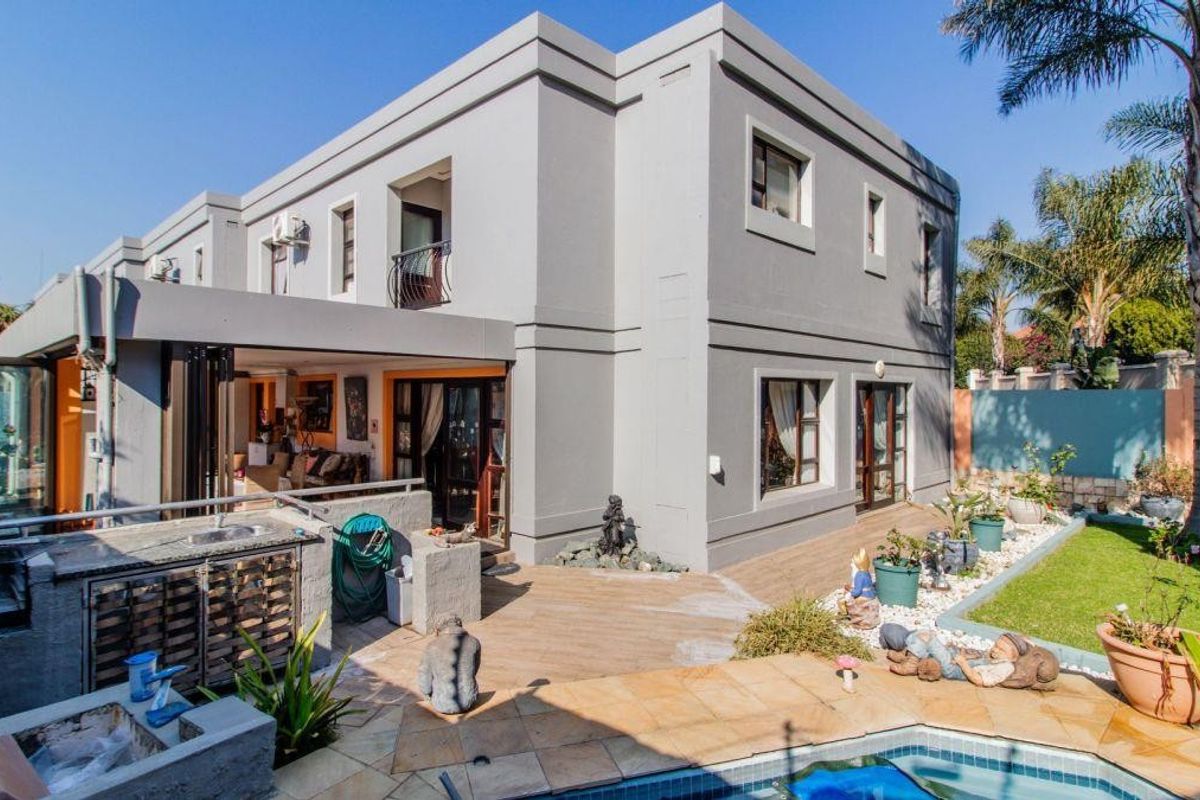 Stylish 3-Bedroom Home in Exclusive Vita Paz, Bedfordview - Photo 2