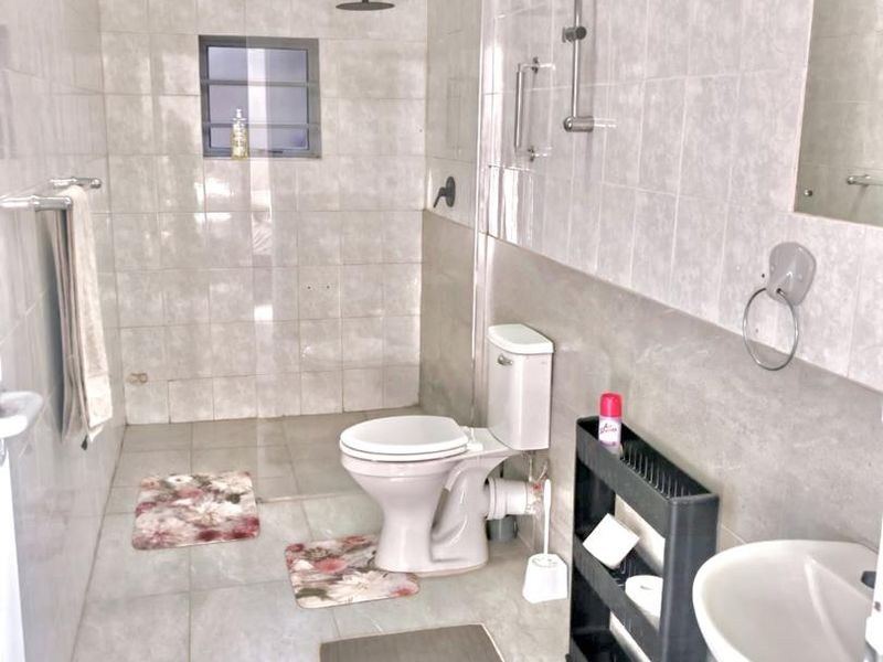 3 Bed Partially Furnished North Facing Flat - Views of Pretoria and the Pool - Photo 10