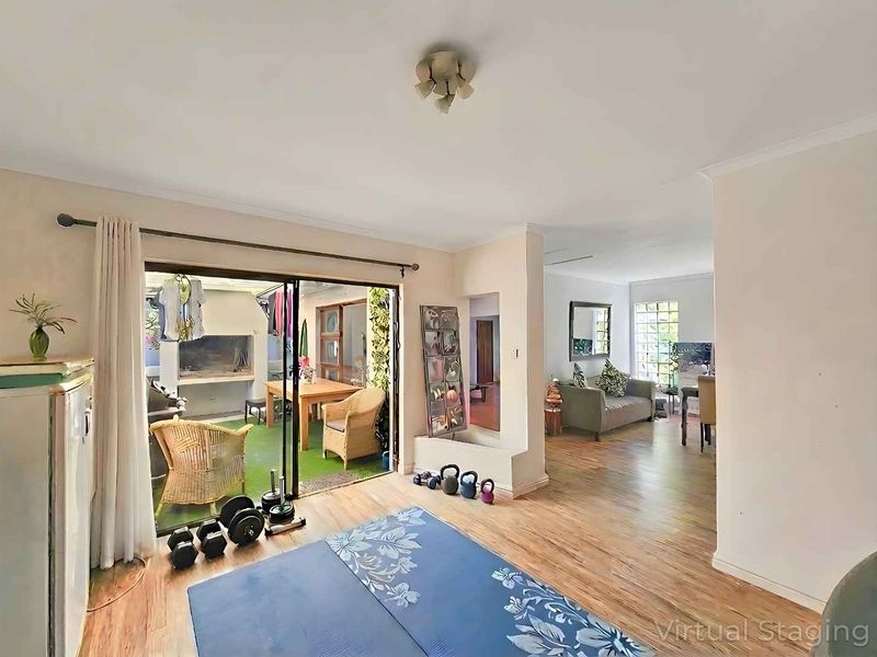 Spacious, family home near the water! - Photo 10